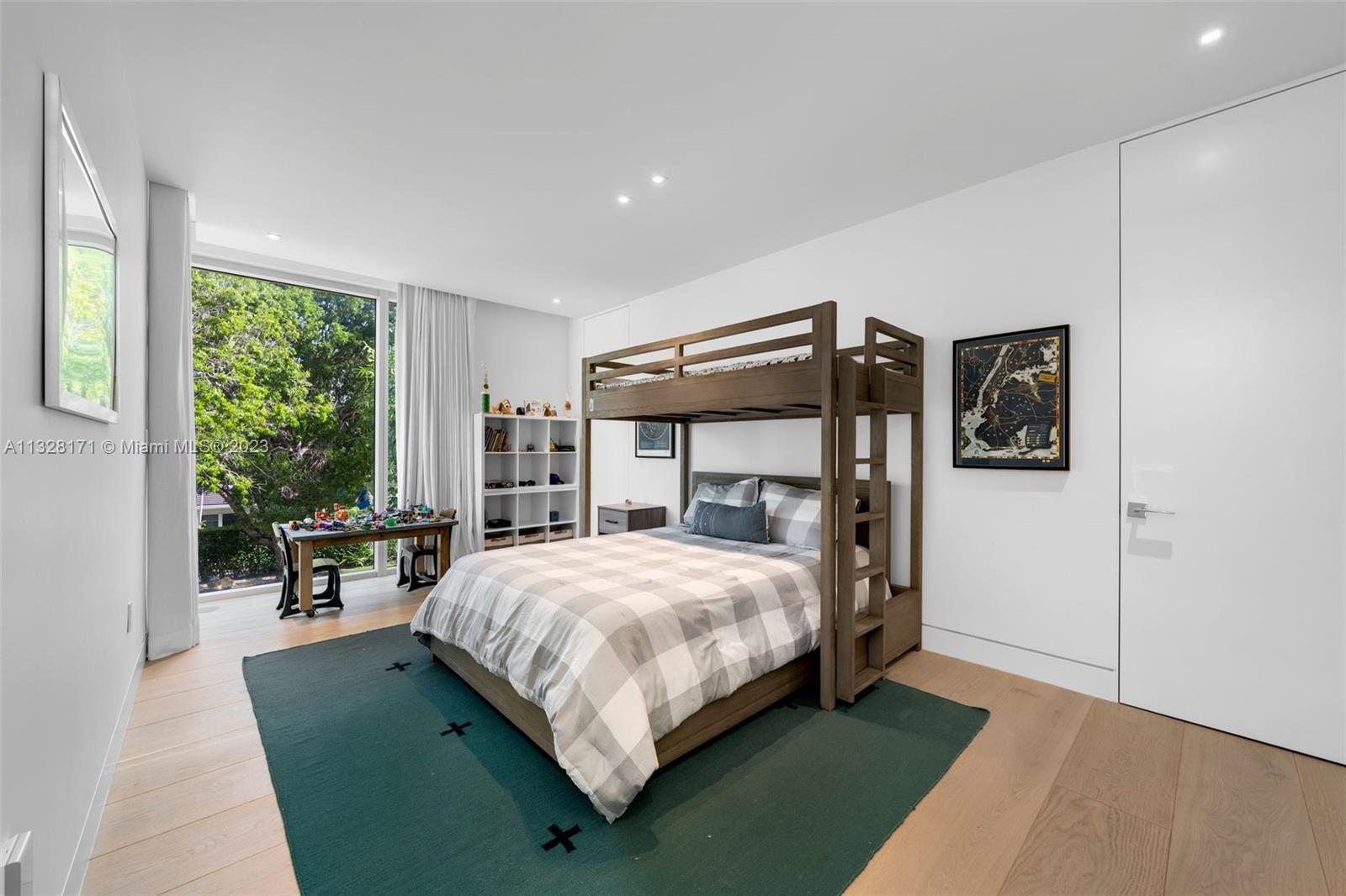 HOLIDAY COLONY - Residential