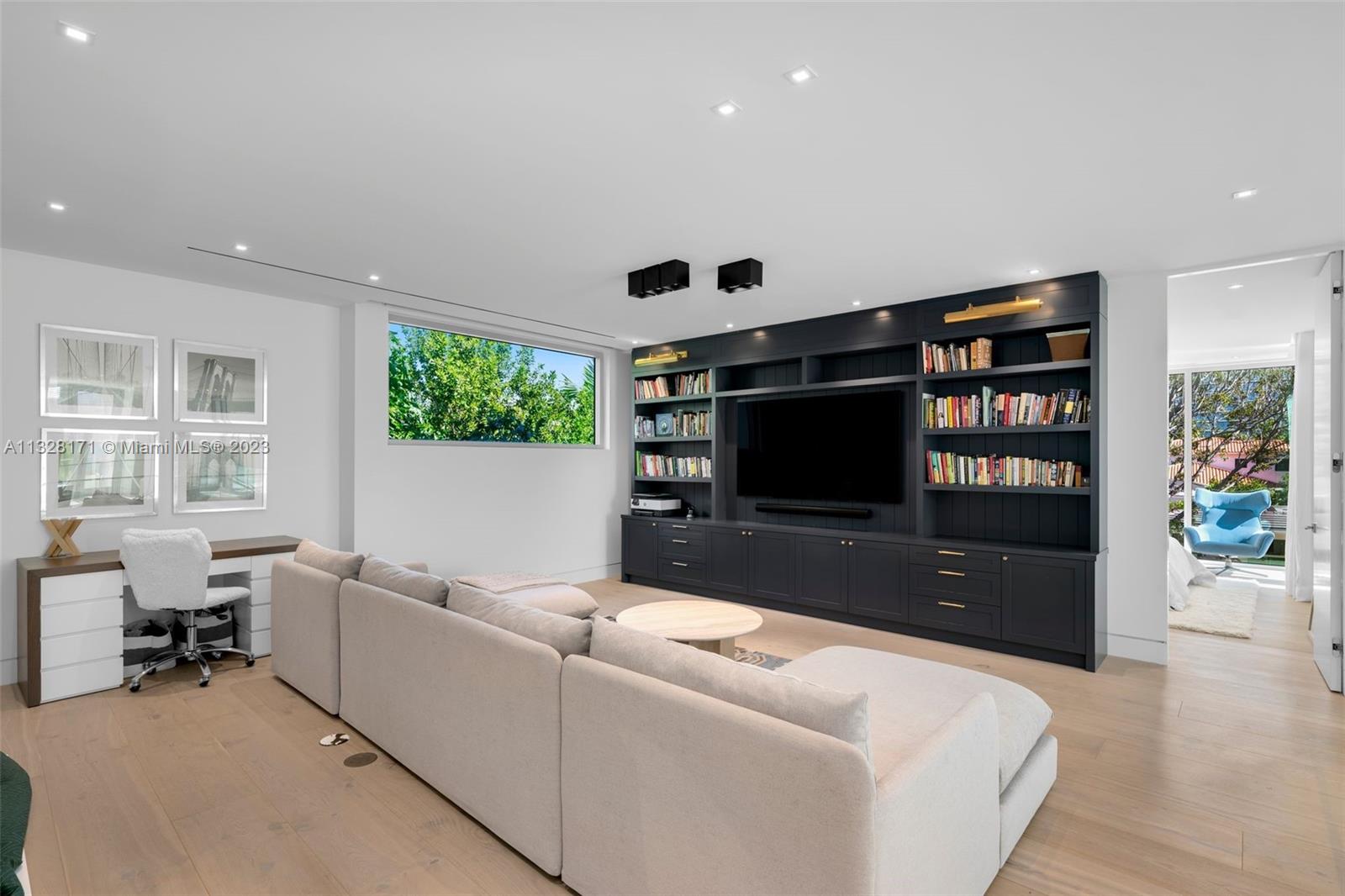 HOLIDAY COLONY - Residential