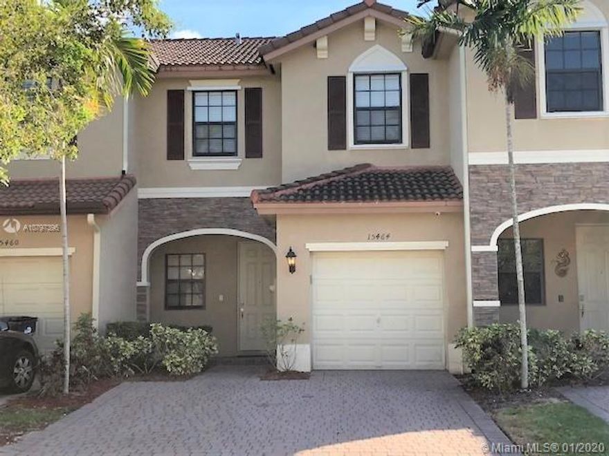 Great 3 bedroom 2 1.5 bath townhouse in the area of Tamiami Airport. Tile floors throughout. Stainless steel appliances with wood cabinets. Walking Closet.