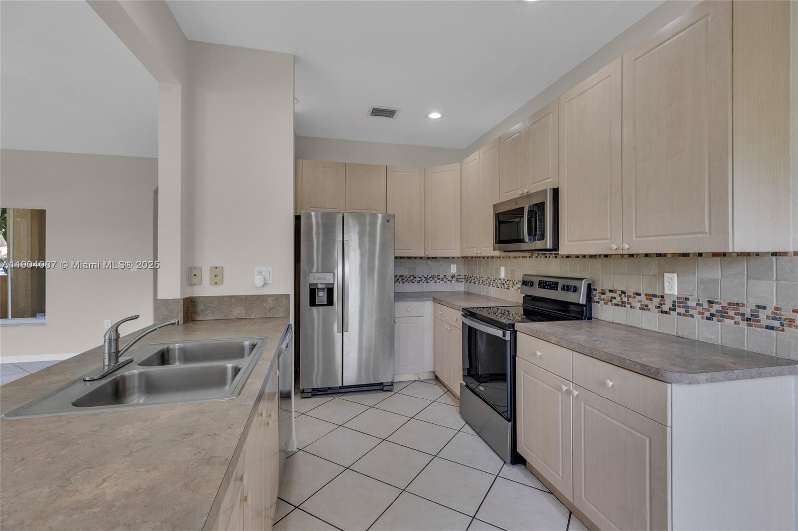 MERRICK PRESERVE CONDO - Residential Lease