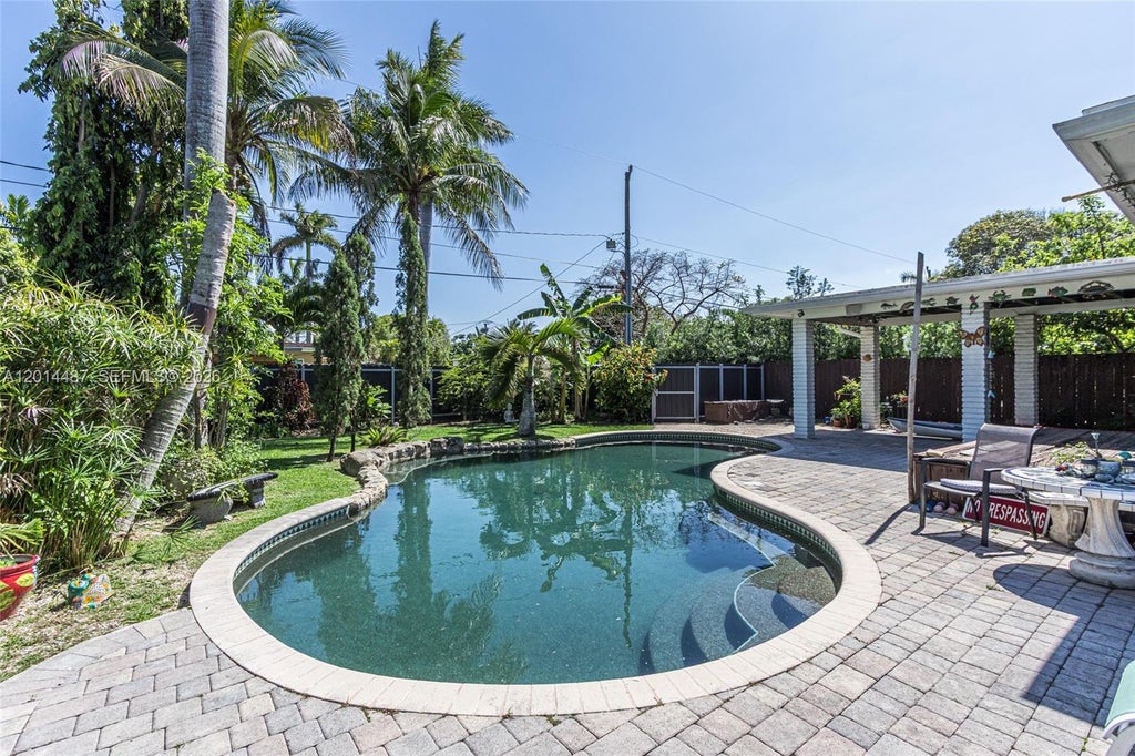 Photo of 1540 Fletcher St, Hollywood, FL 33020 (MLS # A12014487)