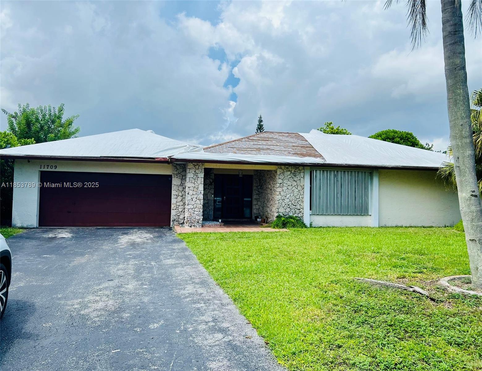 Welcome to a spacious 4-bedroom, 2-bathroom single-family home on an oversized lot, prime location. Enjoy proximity to top-rated schools, parks, shopping, dining, and easy access to major highways—all while living in a quiet, established neighborhood. Needs remodeling and a new roof, but it boasts great bones, an expansive layout, and plenty of open outdoor space. The oversized lot provides ample room to design your ideal backyard oasis, including space for a large pool, outdoor kitchen, garden, or entertaining area.
Bring your vision and creativity—this is your opportunity to transform a solid structure into a stunning custom home. Endless potential awaits!
