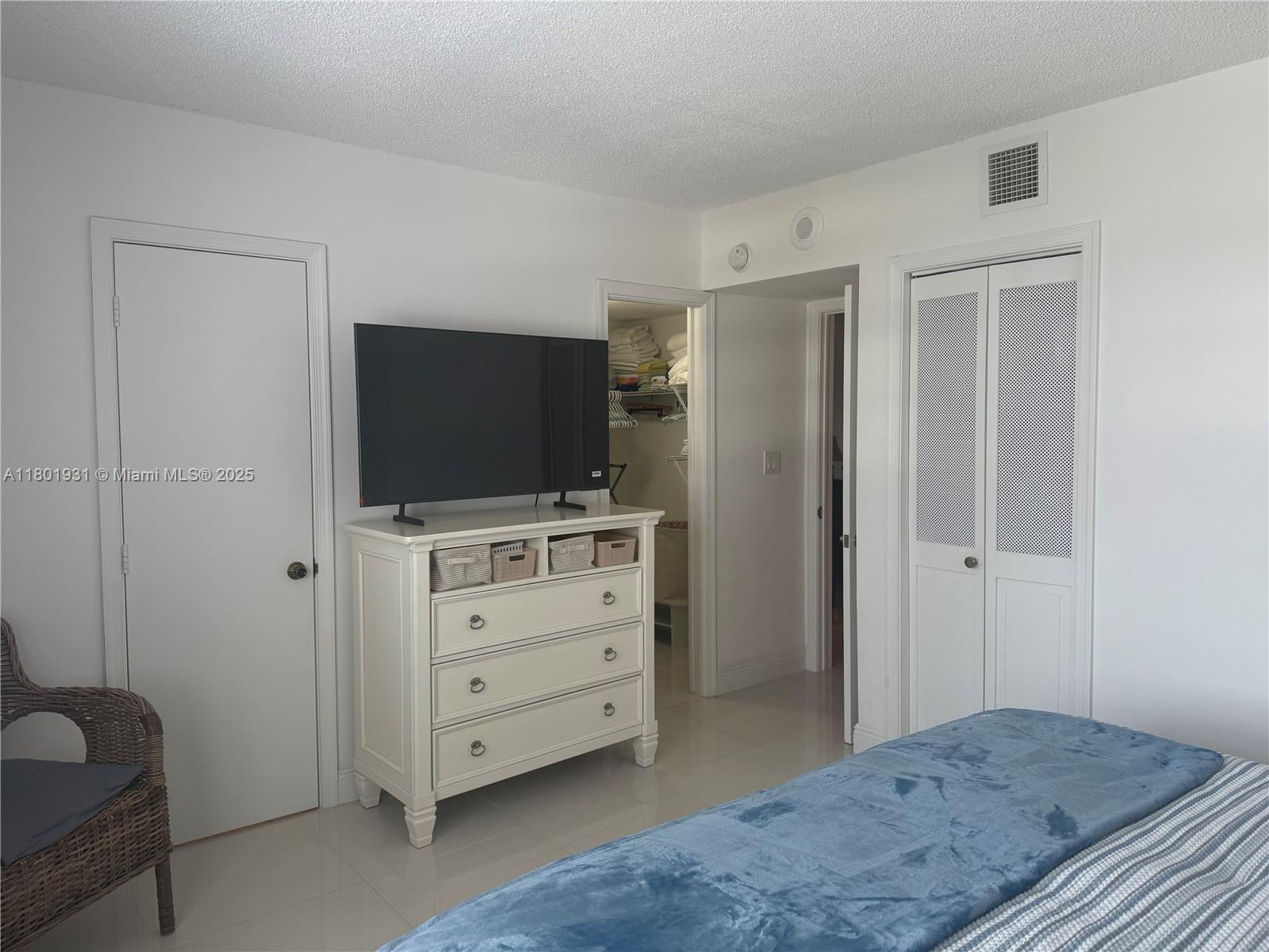 LEISURE TOWERS CONDO - Residential Lease
