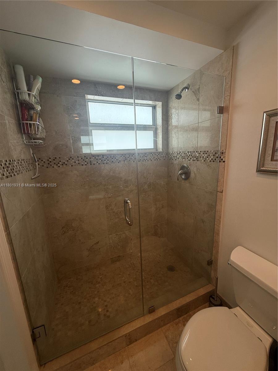 LEISURE TOWERS CONDO - Residential Lease