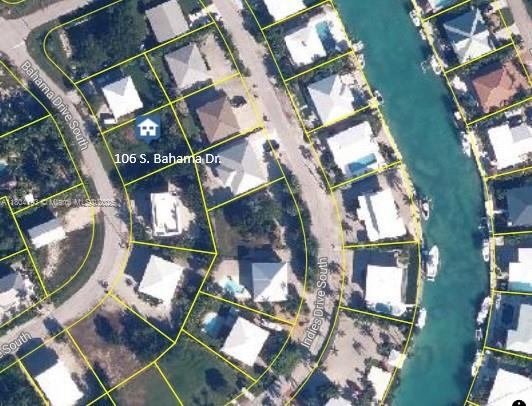 CENTER ISLAND - Land