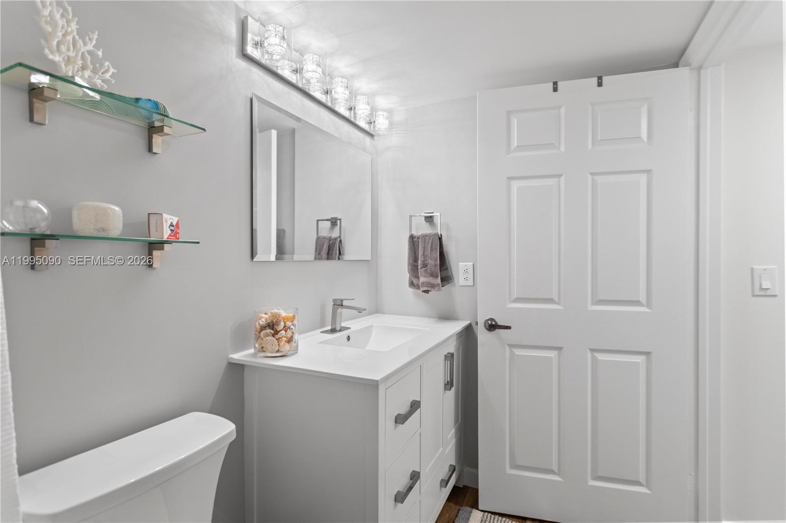 TRENT CONDOMINIUM E - Residential