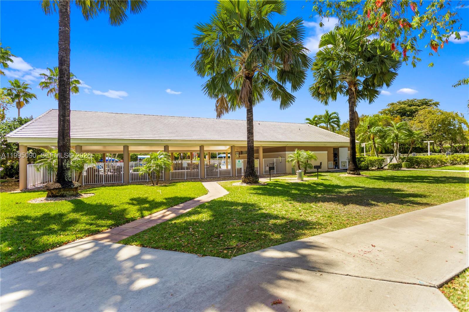 TRENT CONDOMINIUM E - Residential