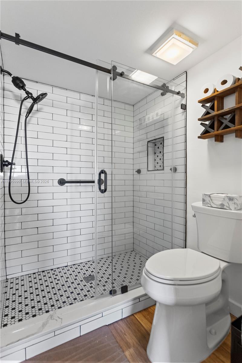 TRENT CONDOMINIUM E - Residential