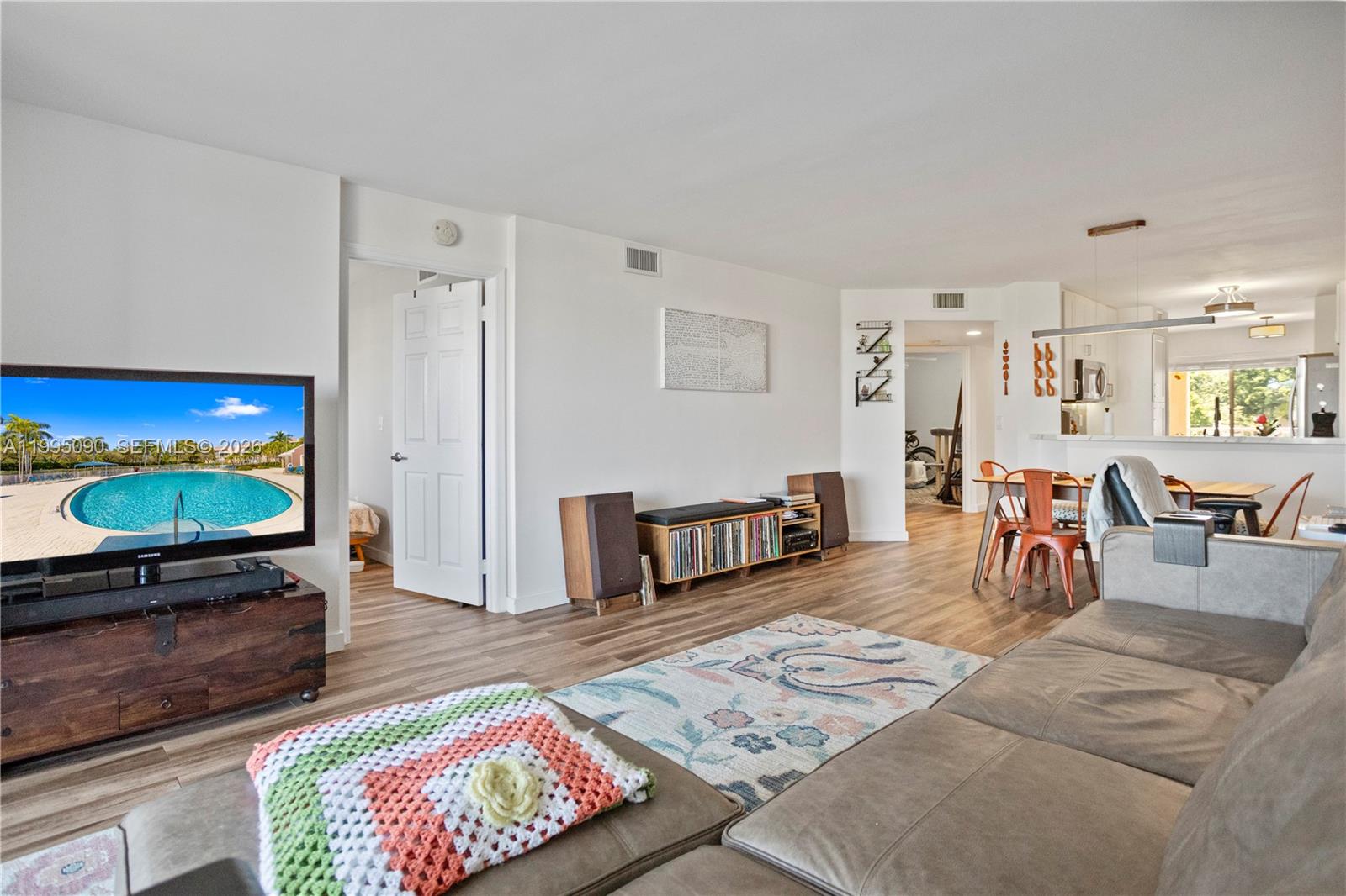 TRENT CONDOMINIUM E - Residential