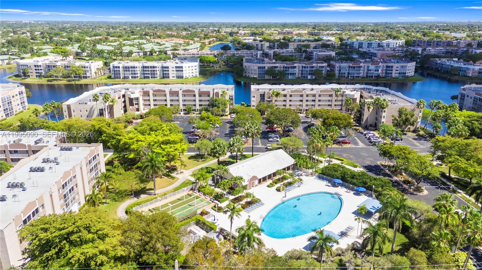 TRENT CONDOMINIUM E - Residential