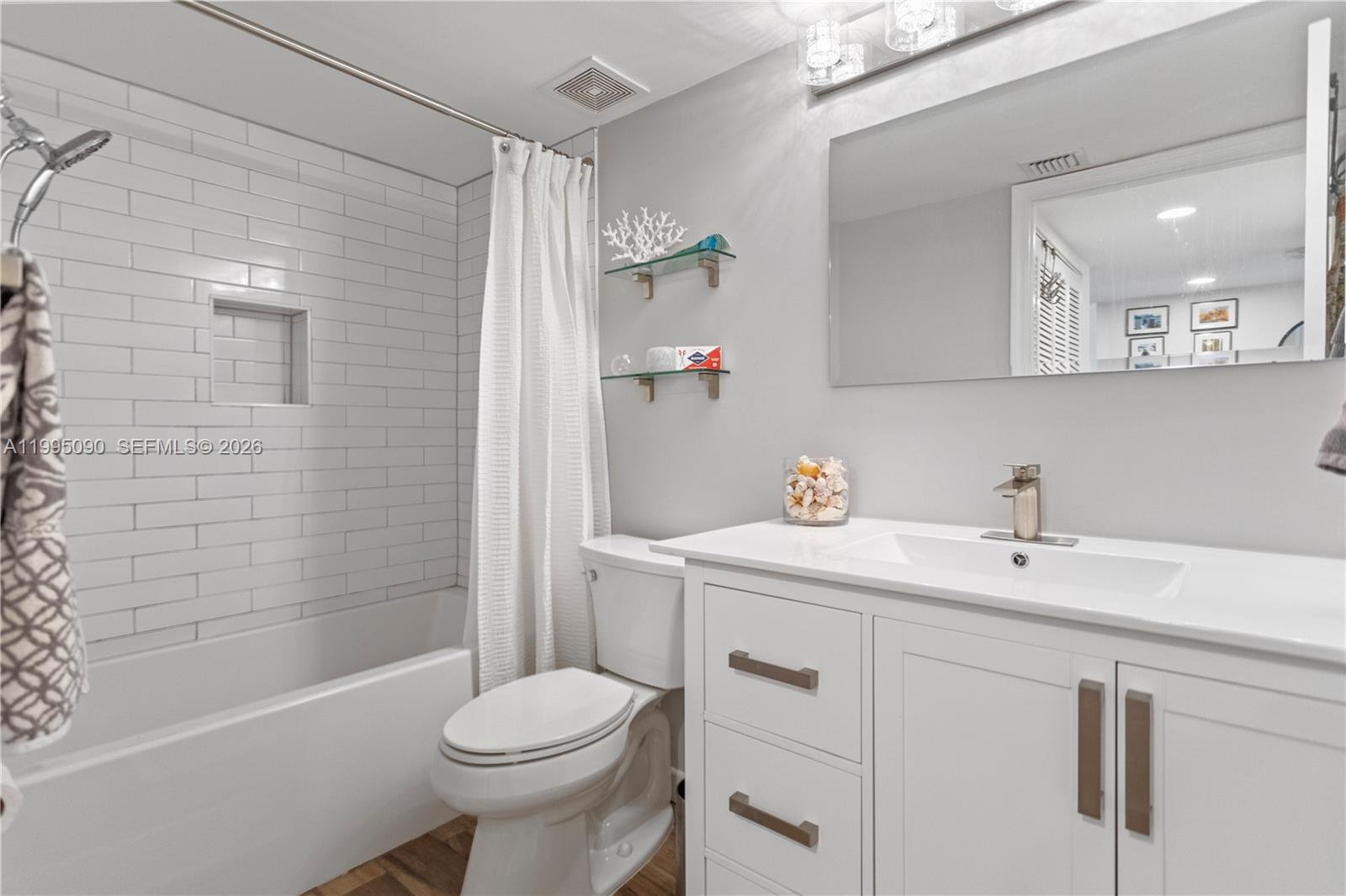 TRENT CONDOMINIUM E - Residential