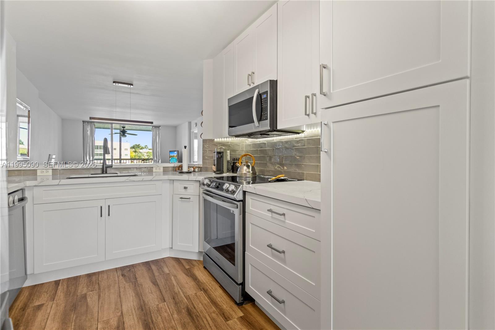 TRENT CONDOMINIUM E - Residential