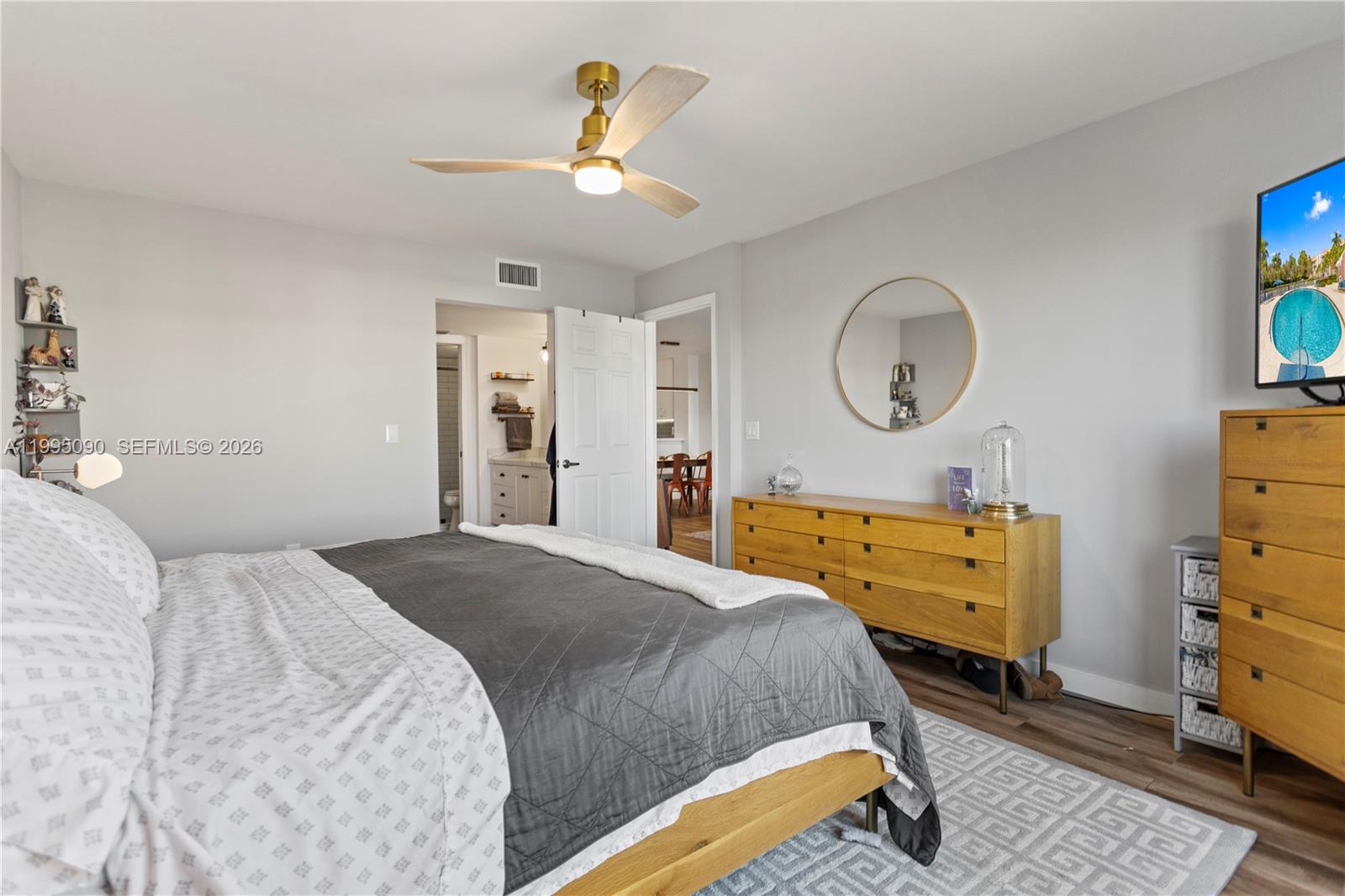 TRENT CONDOMINIUM E - Residential