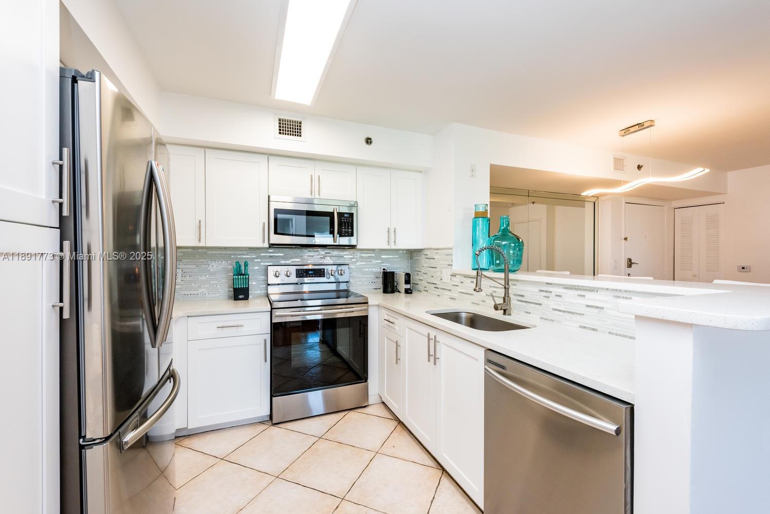 THE YACHT CLUB AT AVENTUR - Residential