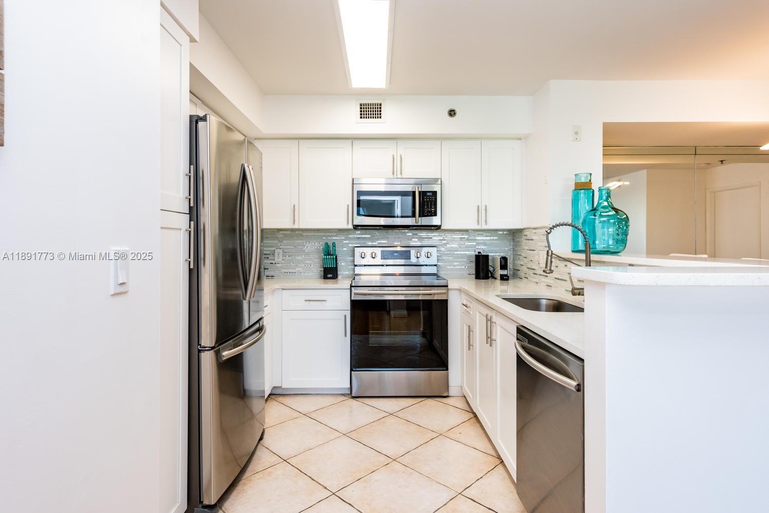 THE YACHT CLUB AT AVENTUR - Residential