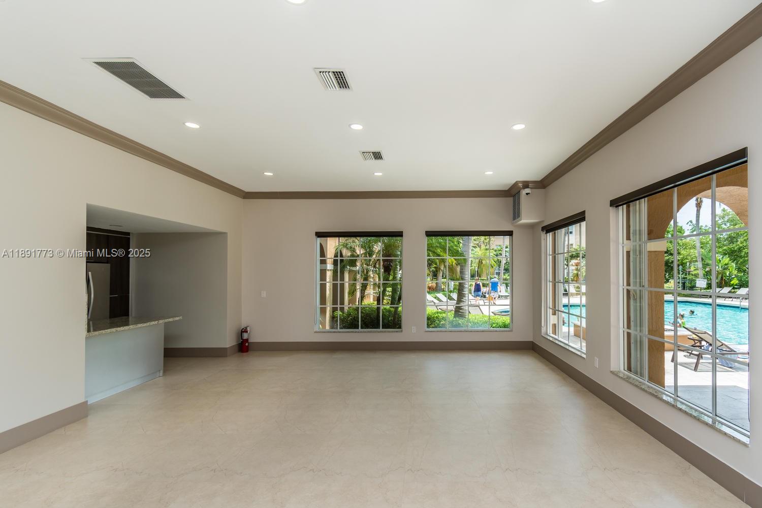 THE YACHT CLUB AT AVENTUR - Residential