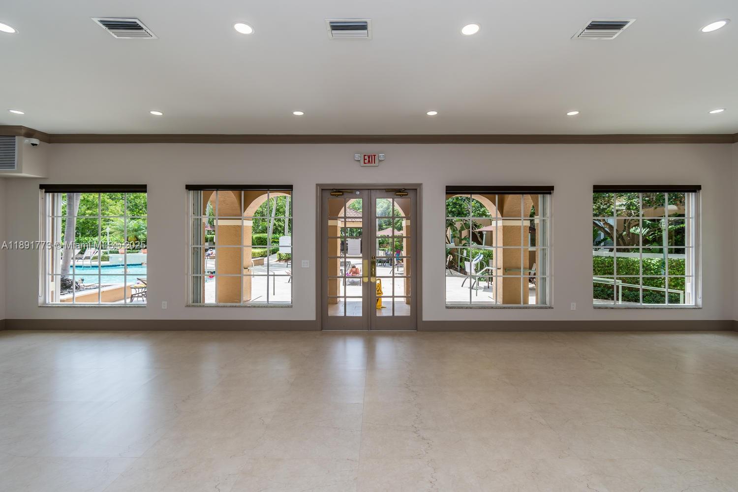 THE YACHT CLUB AT AVENTUR - Residential
