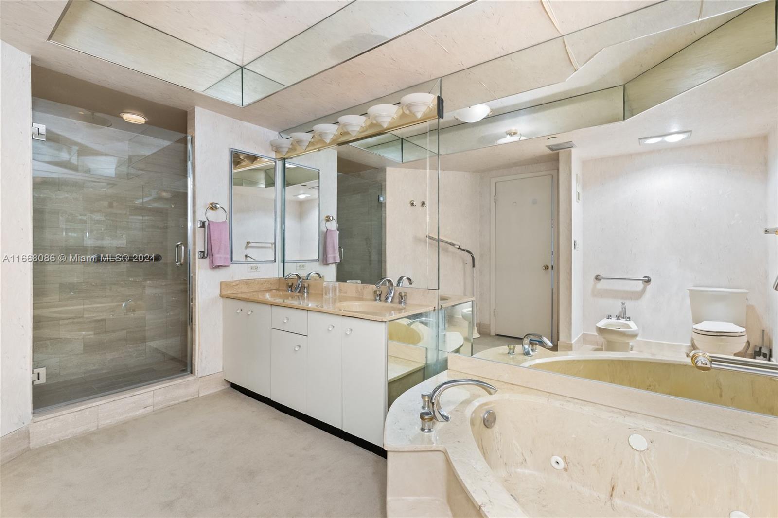 HAMPTONS WEST CONDO - Residential