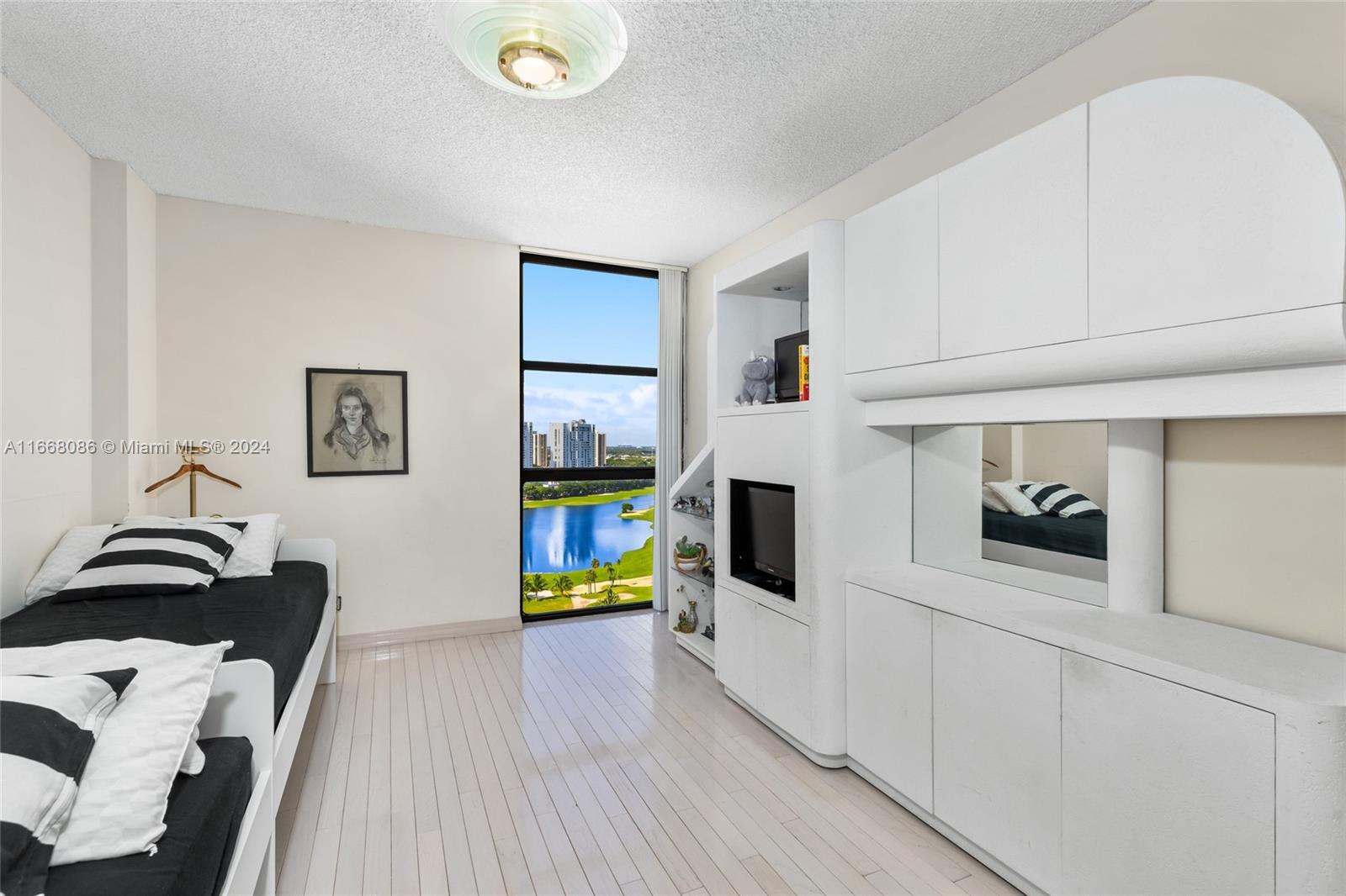 HAMPTONS WEST CONDO - Residential