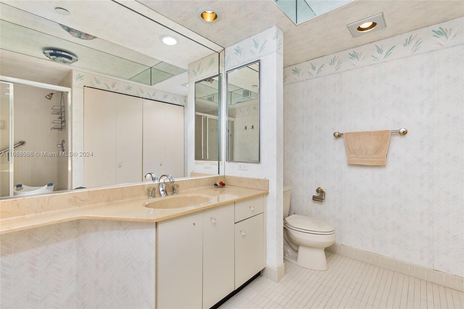 HAMPTONS WEST CONDO - Residential