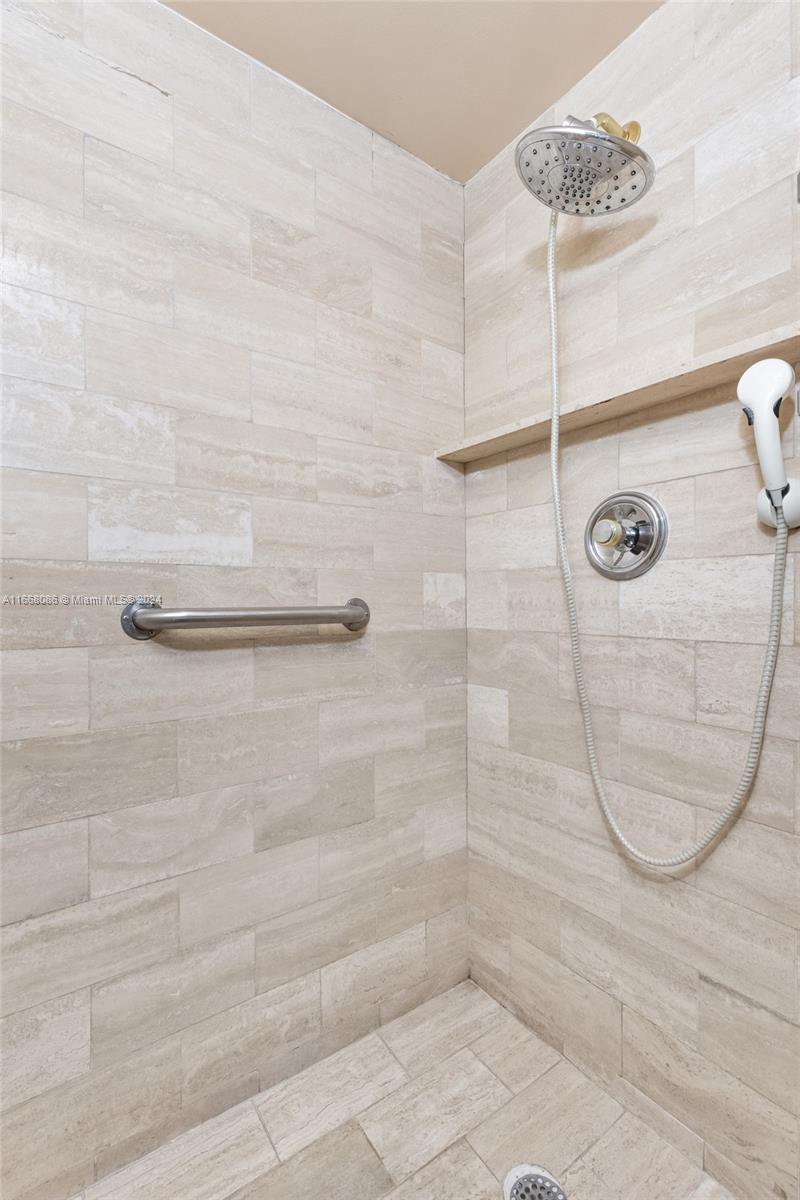 HAMPTONS WEST CONDO - Residential