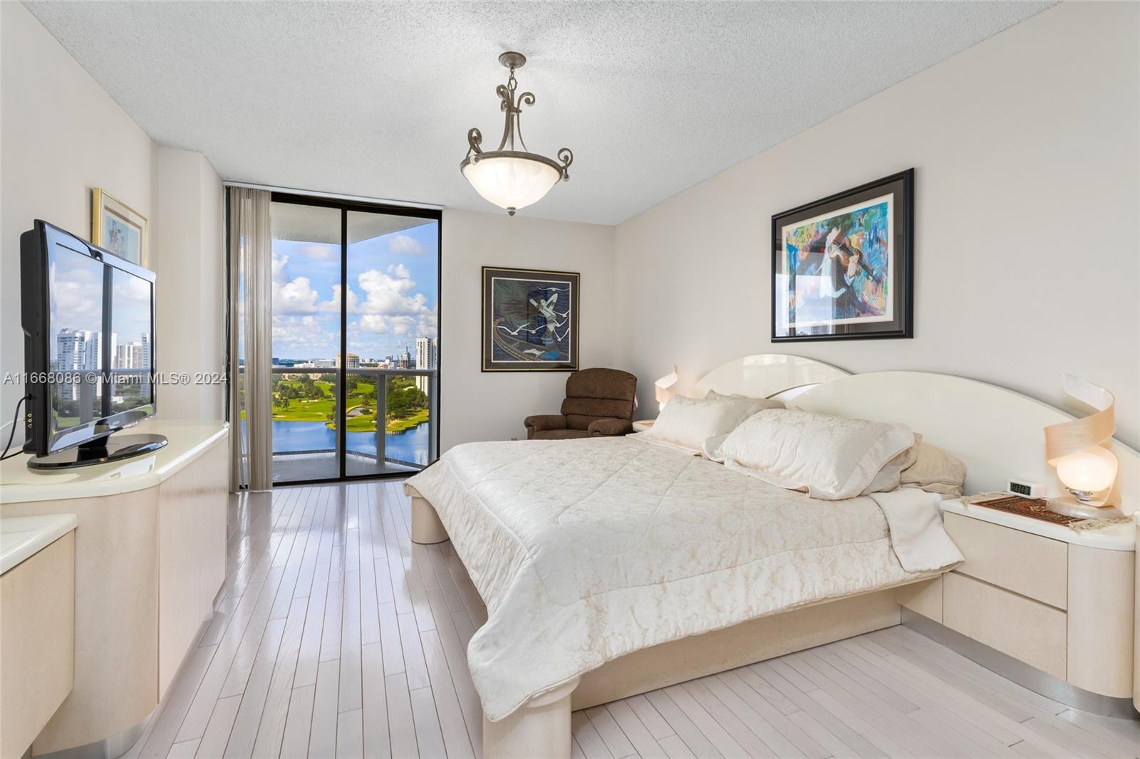 HAMPTONS WEST CONDO - Residential