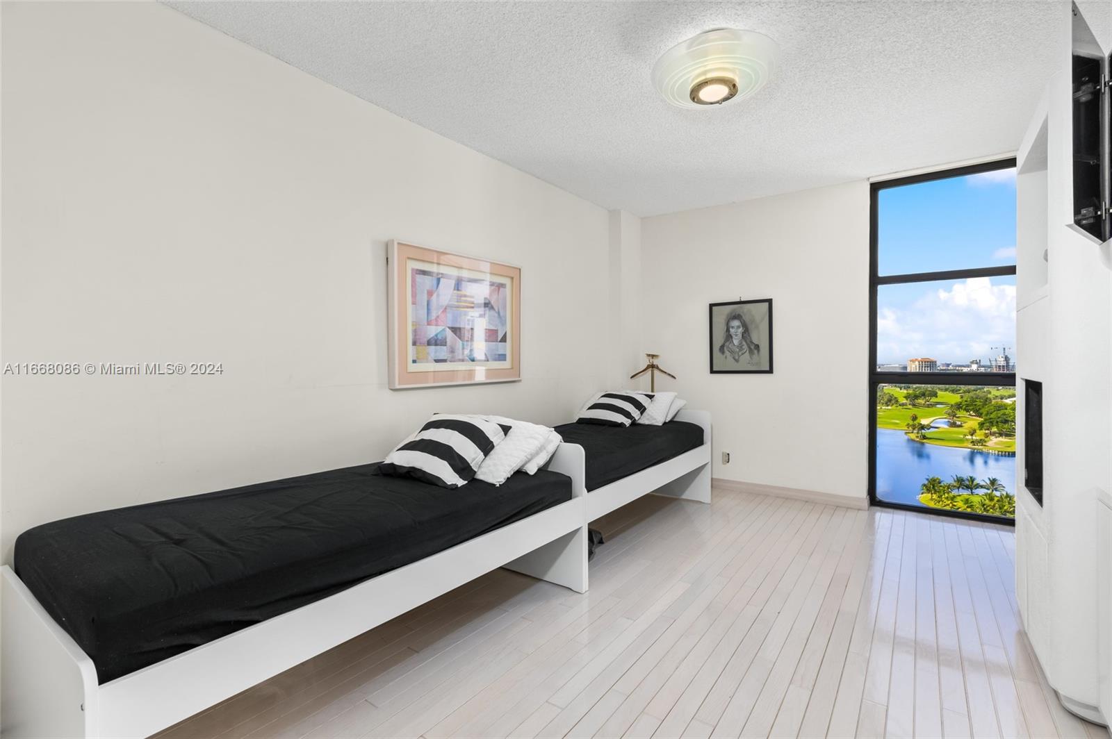 HAMPTONS WEST CONDO - Residential