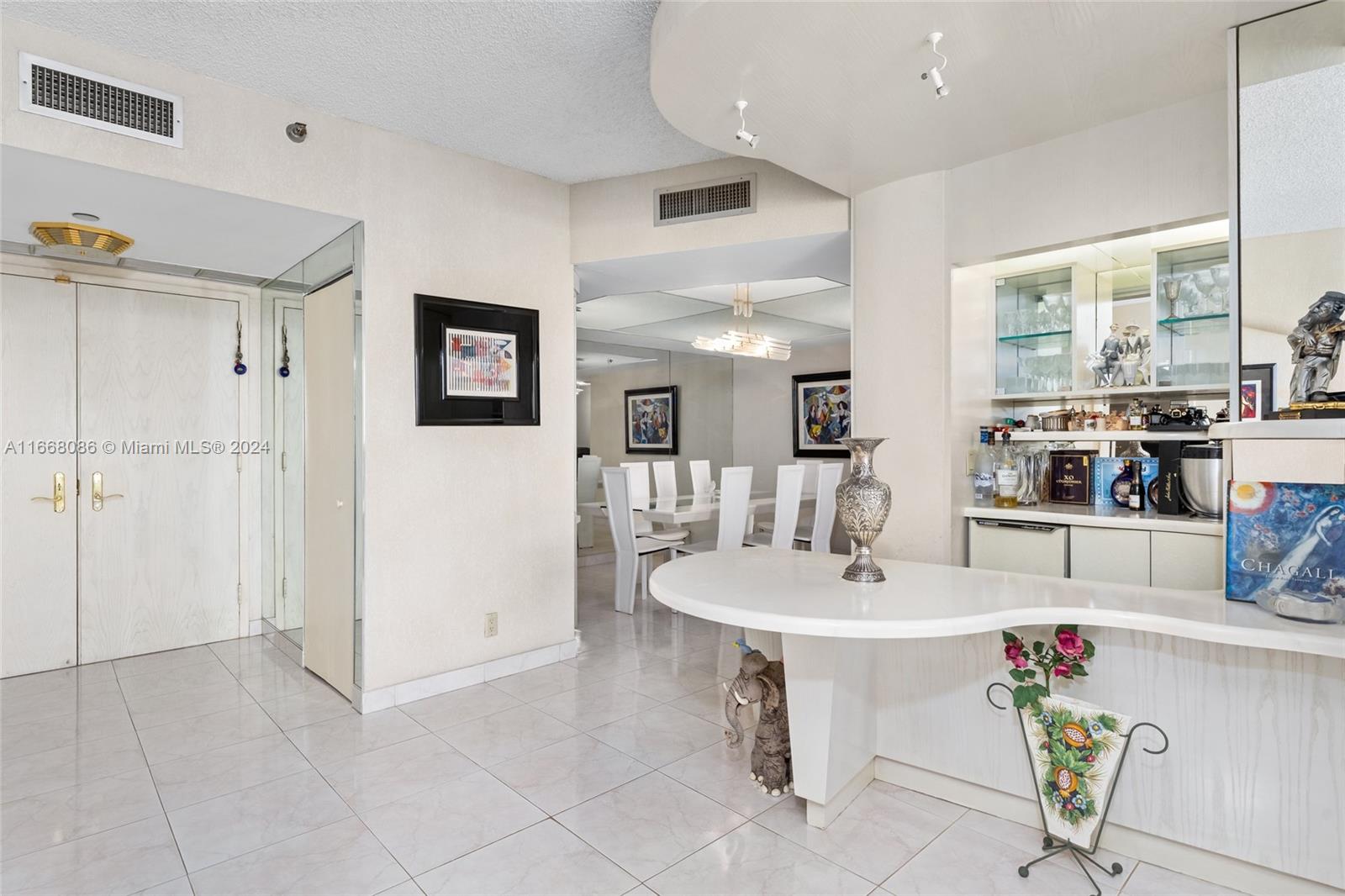 HAMPTONS WEST CONDO - Residential