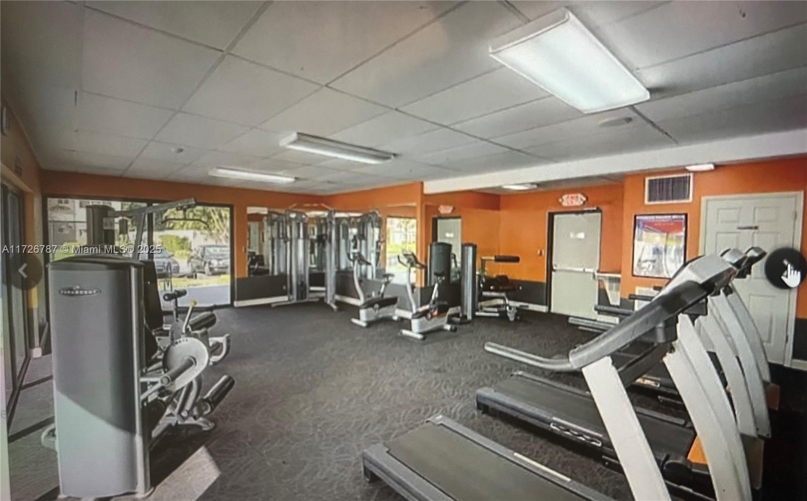 HILLCREST COUNTRY CLUB AP - Residential