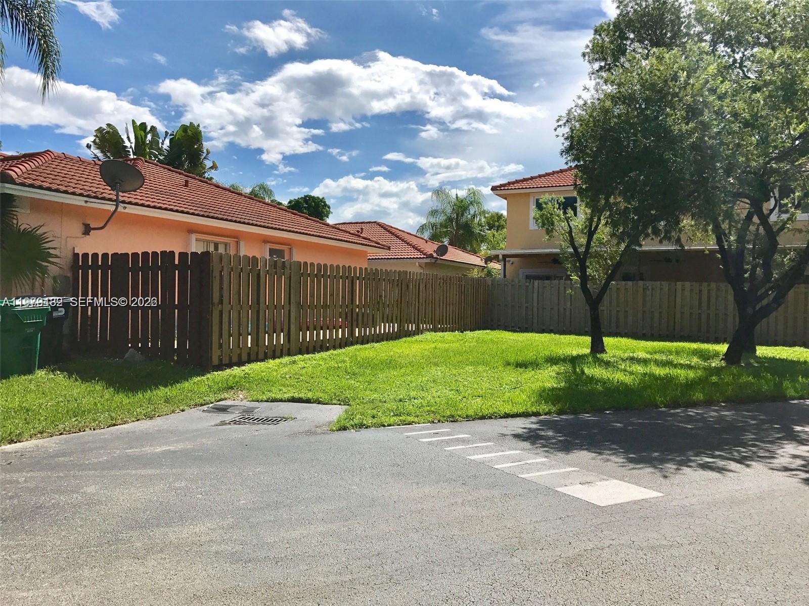PATIO HOMES OF DORAL PINE - Residential Lease