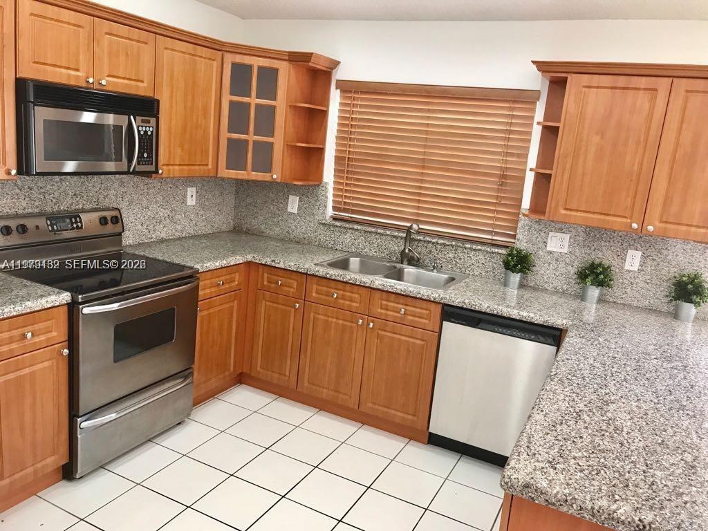 PATIO HOMES OF DORAL PINE - Residential Lease