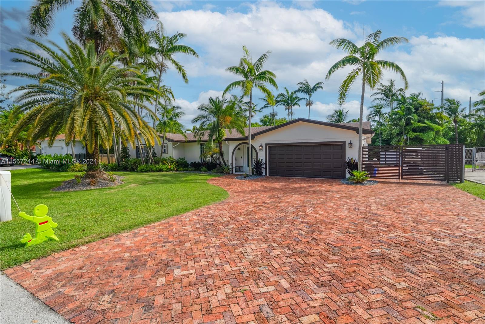 Property for Sale at 6420 Dolphin Dr, Coral Gables, Broward County, Florida - Bedrooms: 3 
Bathrooms: 2  - $1,490,000