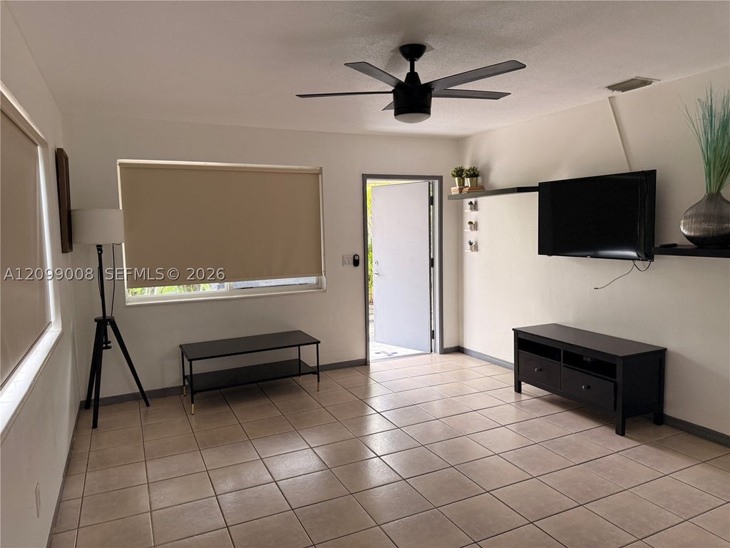 Photo of 1104 N 17th Ct #104, Hollywood, FL 33020 (MLS # A12099008)