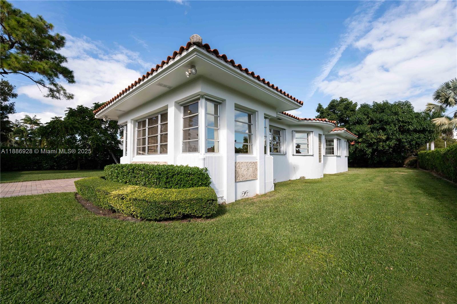 BRICKELL ESTATES - Residential Lease