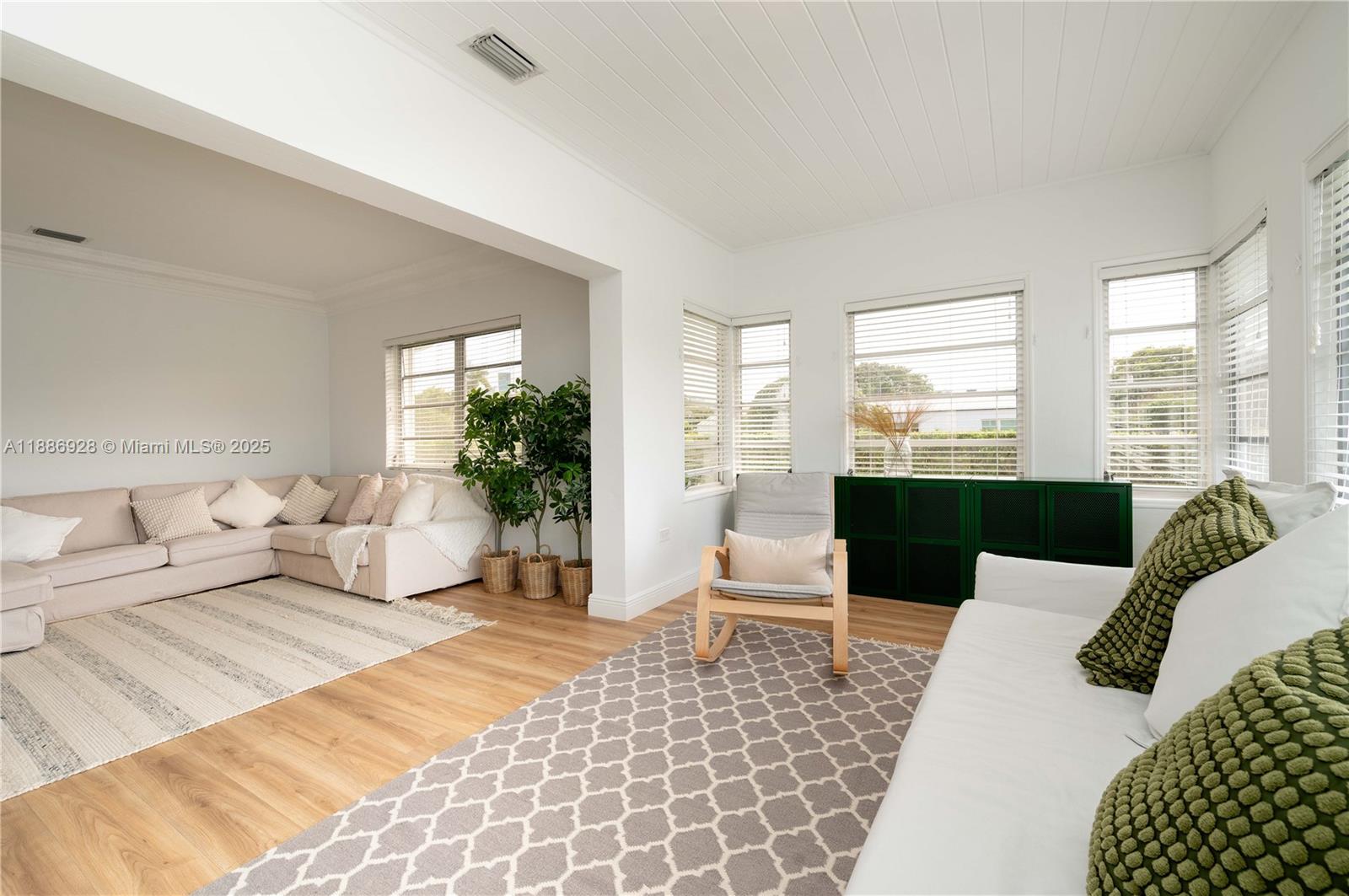 BRICKELL ESTATES - Residential Lease