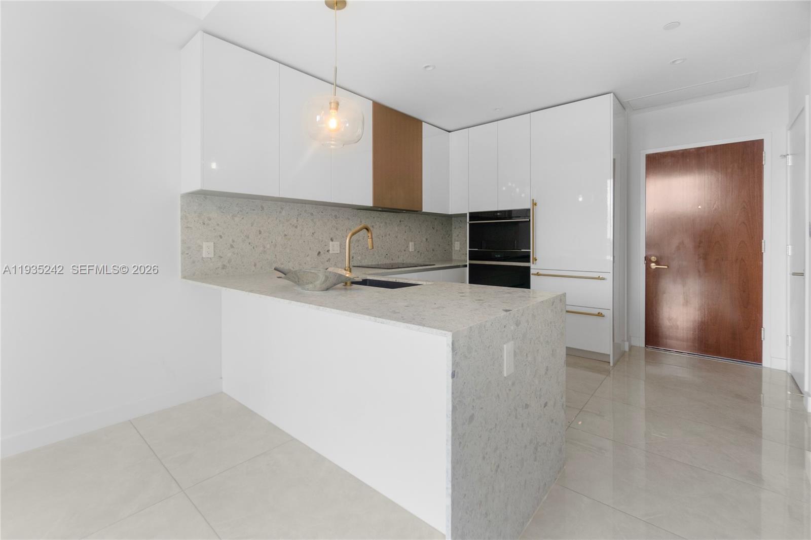 MR C RESIDENCES - Residential