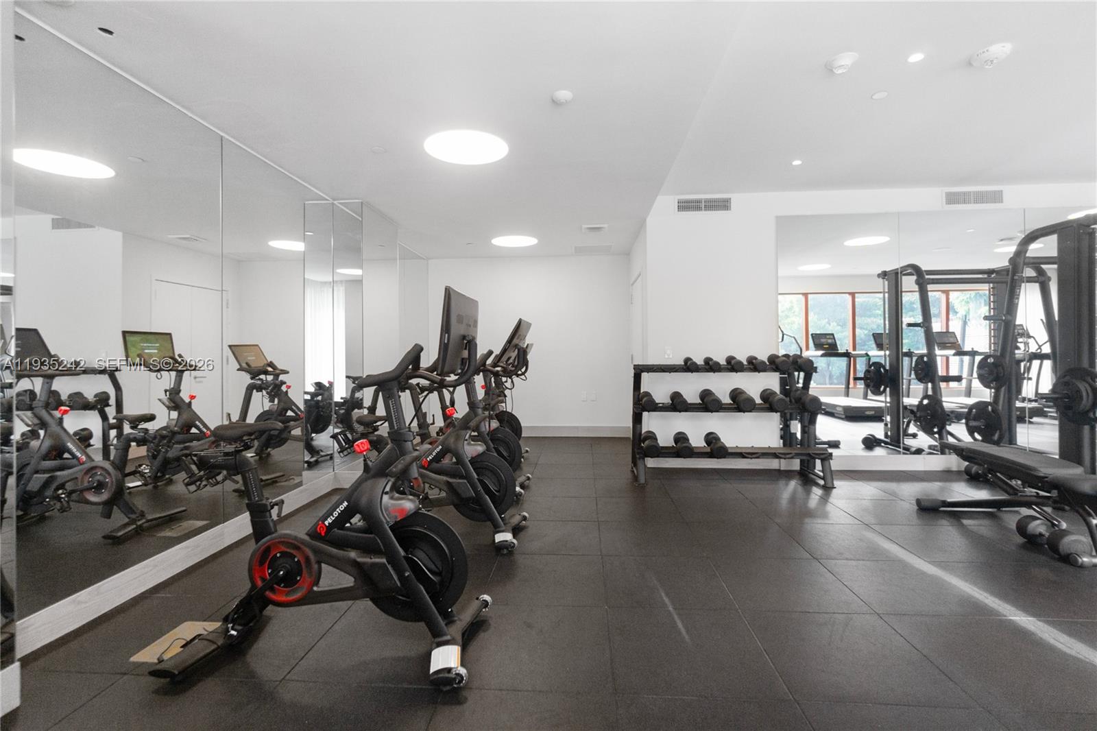 MR C RESIDENCES - Residential