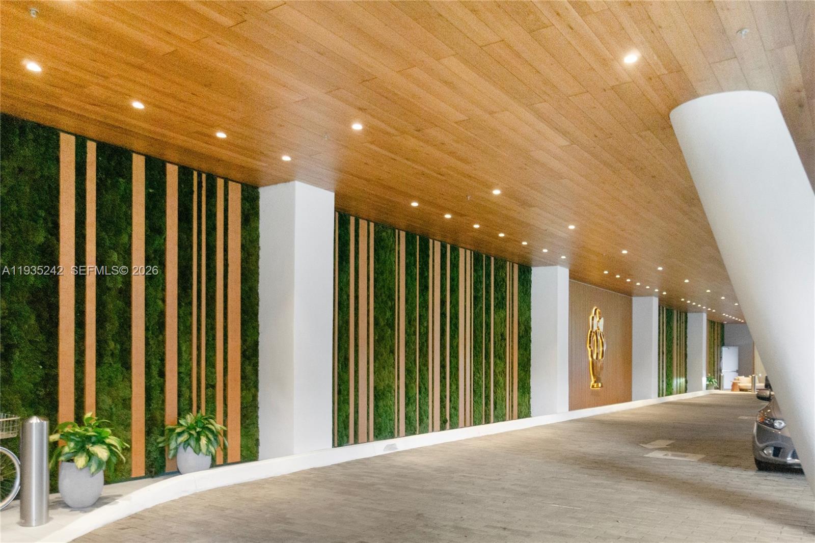 MR C RESIDENCES - Residential