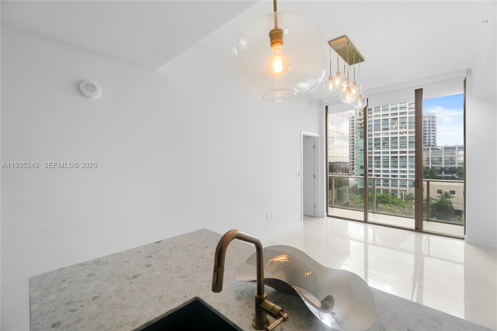 MR C RESIDENCES - Residential