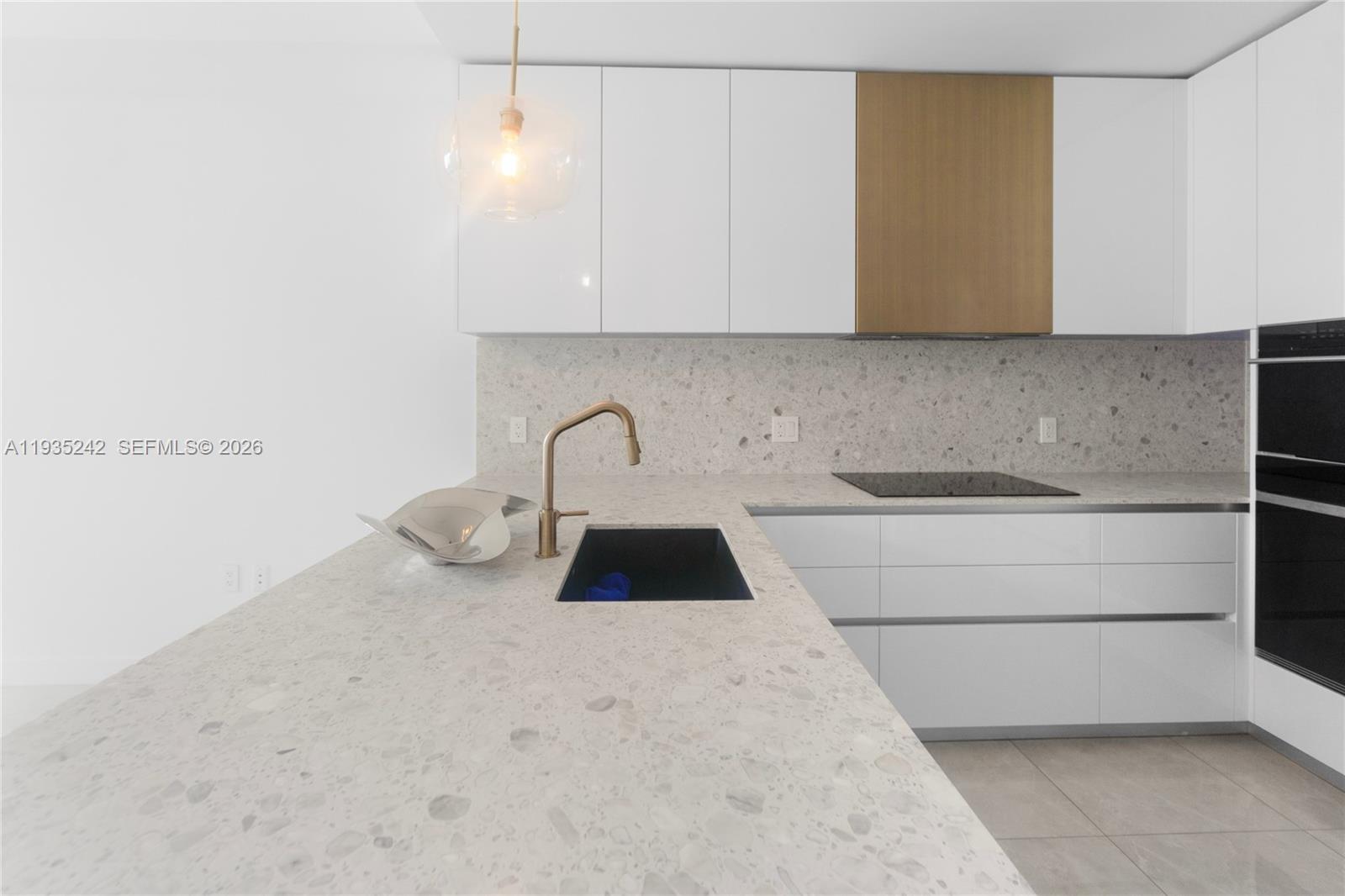 MR C RESIDENCES - Residential