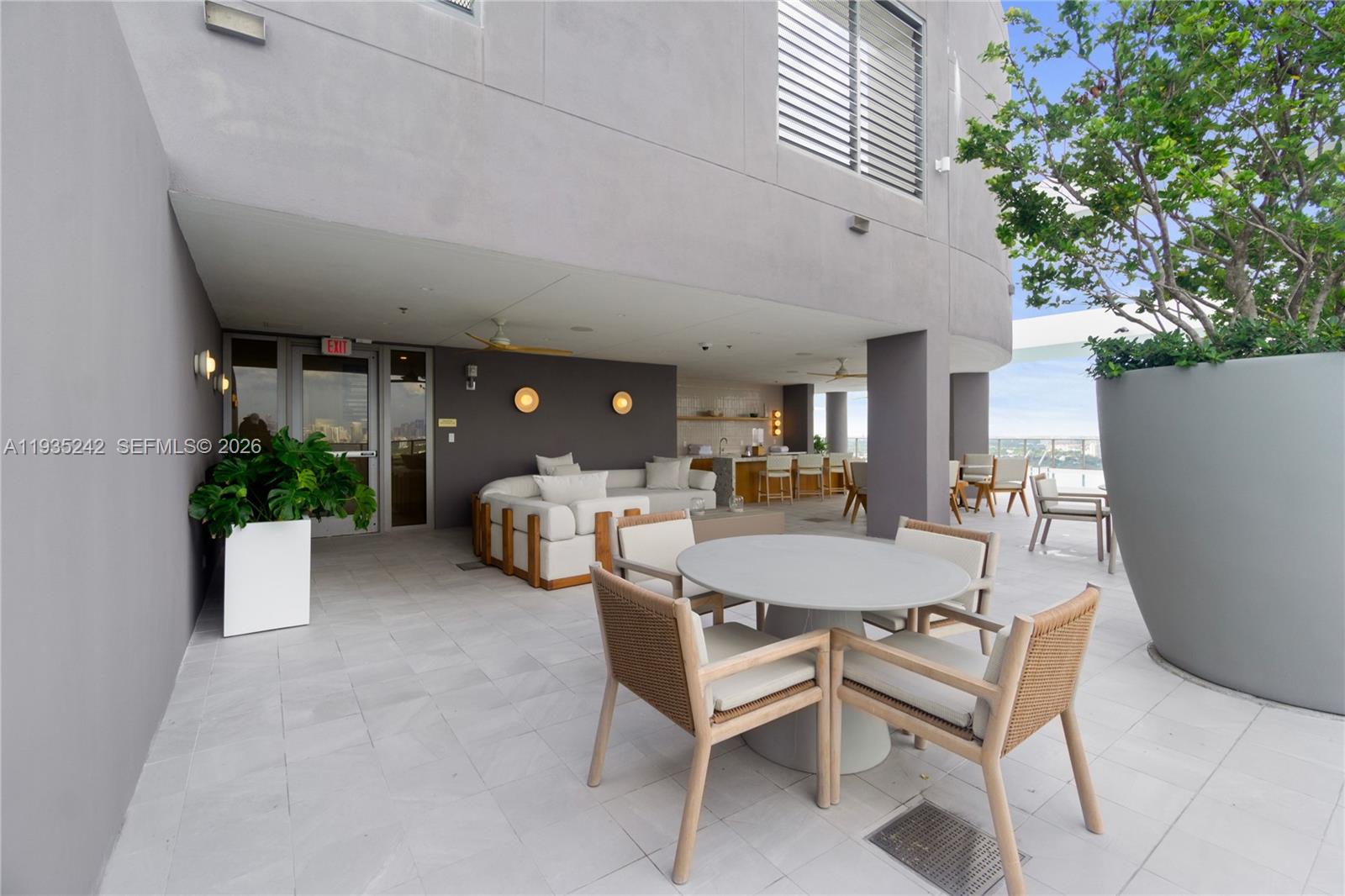 MR C RESIDENCES - Residential