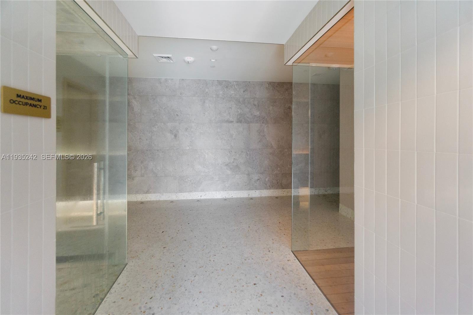 MR C RESIDENCES - Residential