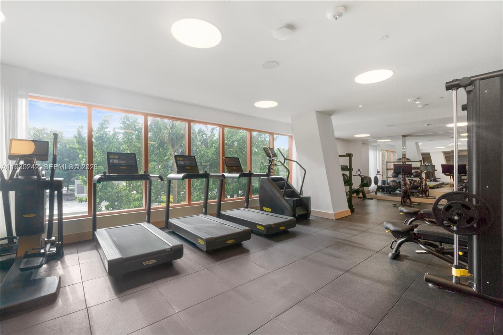 MR C RESIDENCES - Residential