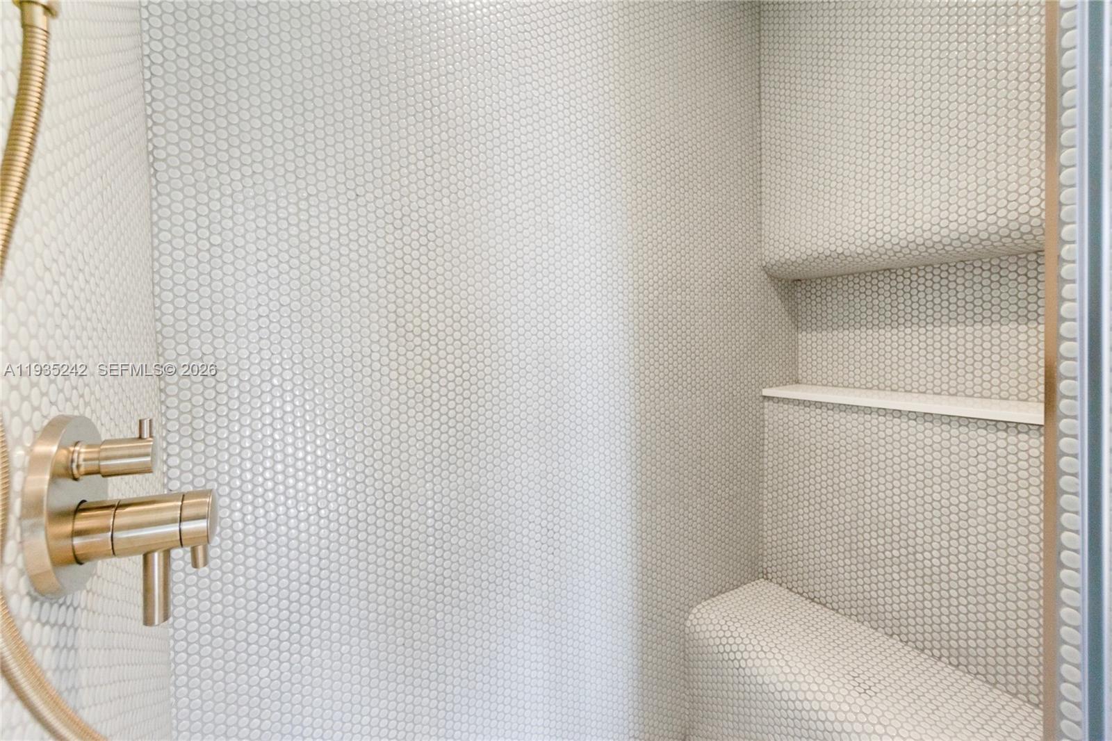 MR C RESIDENCES - Residential