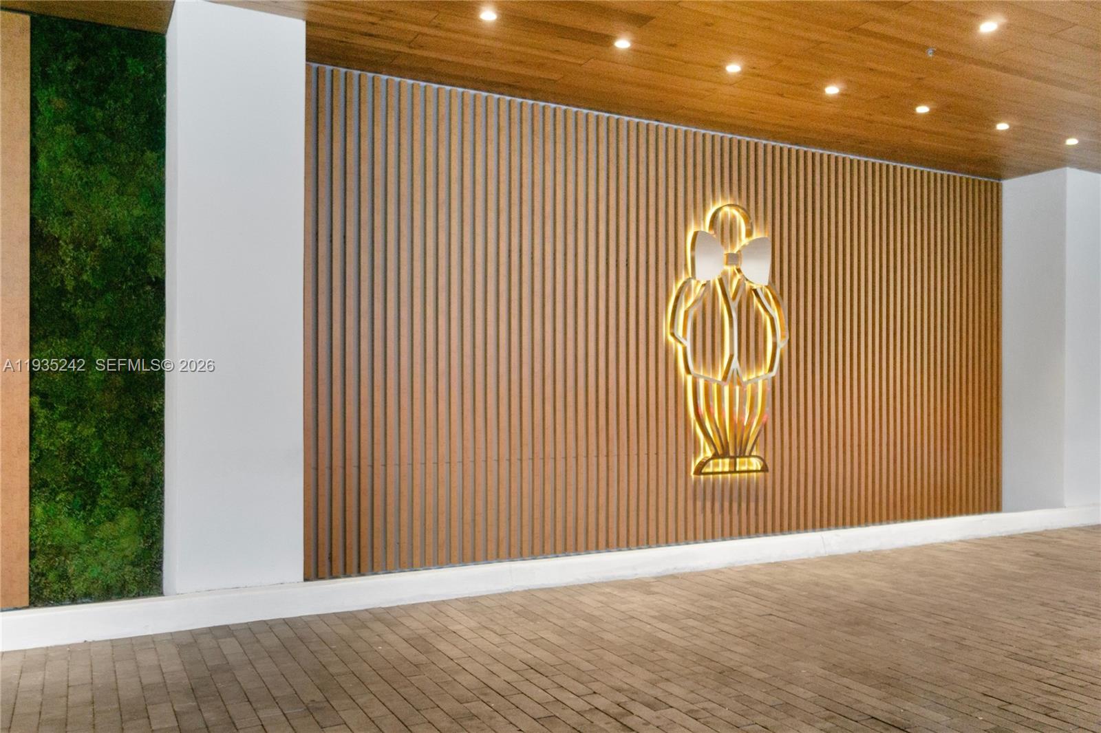 MR C RESIDENCES - Residential