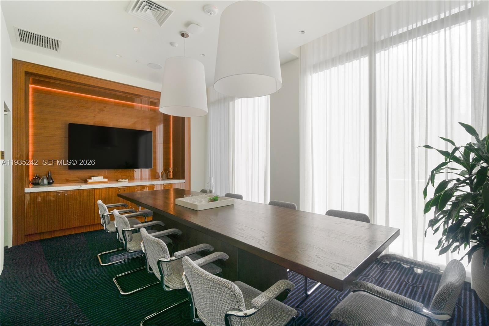 MR C RESIDENCES - Residential