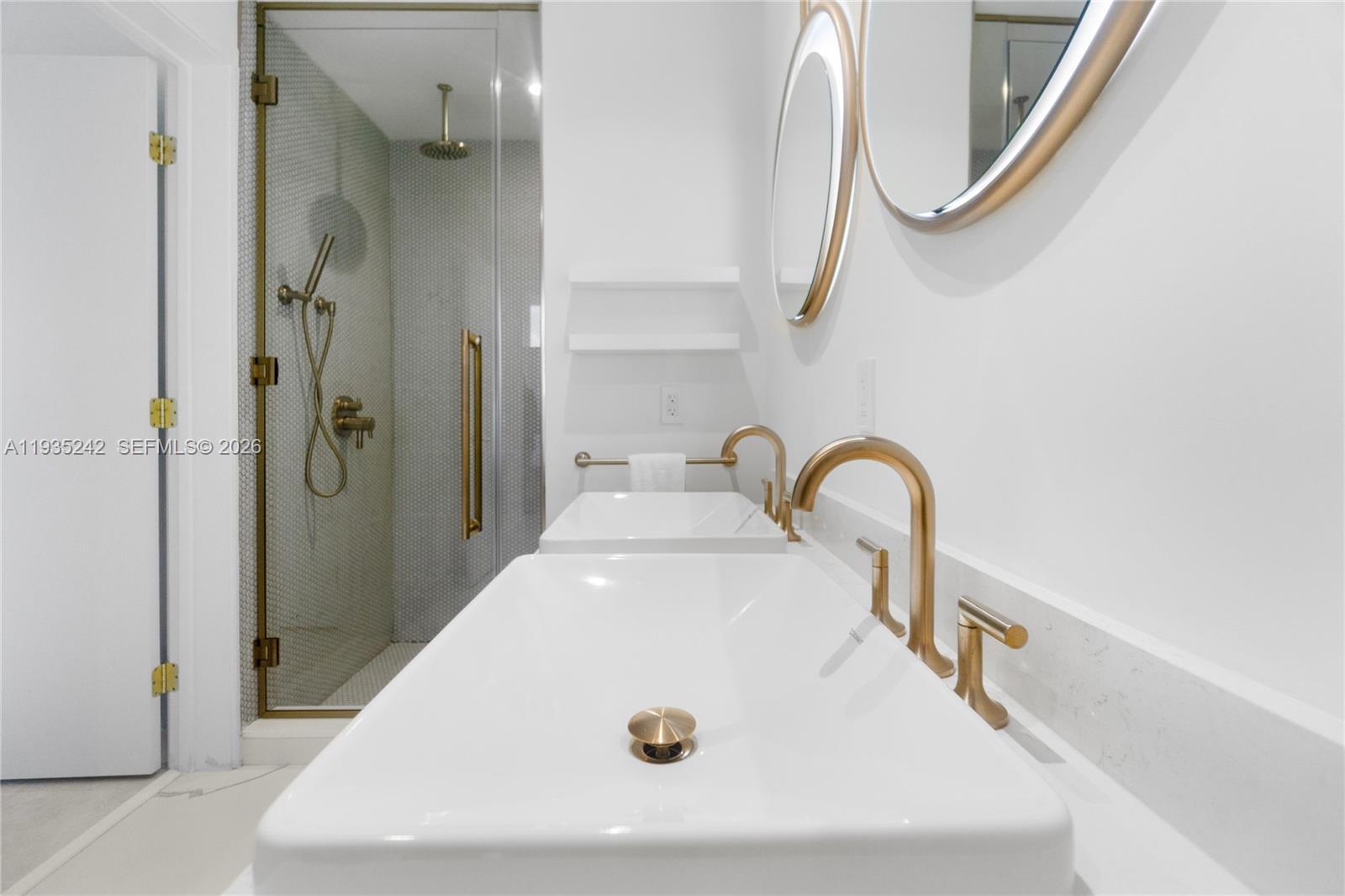 MR C RESIDENCES - Residential