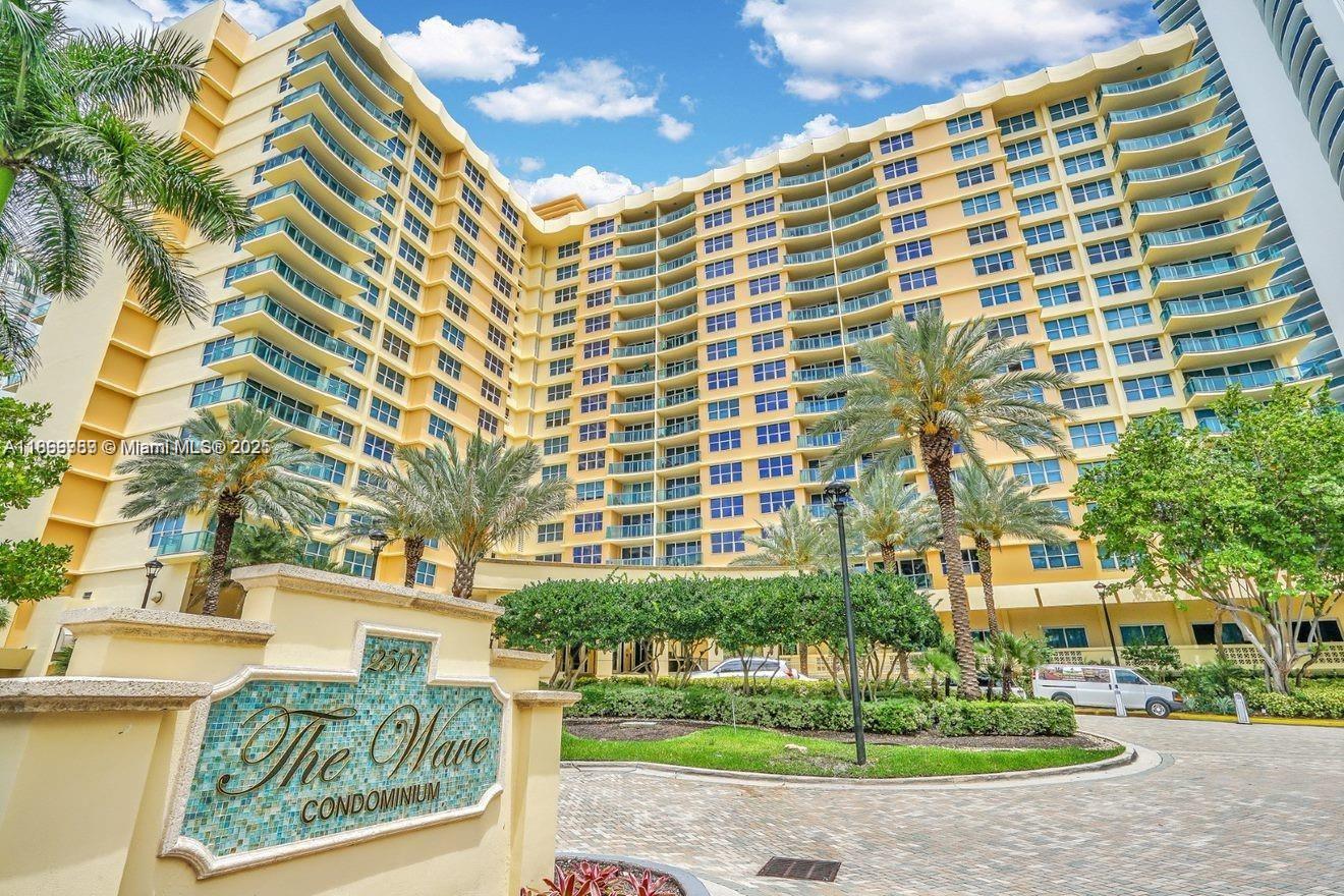 WAVE CONDO - Residential