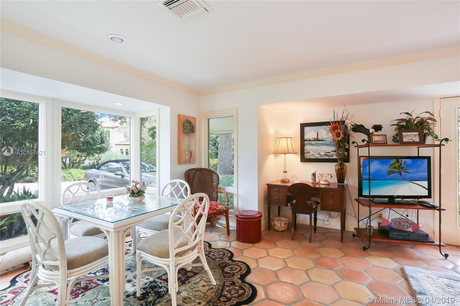 Jupiter Hills Village - Residential