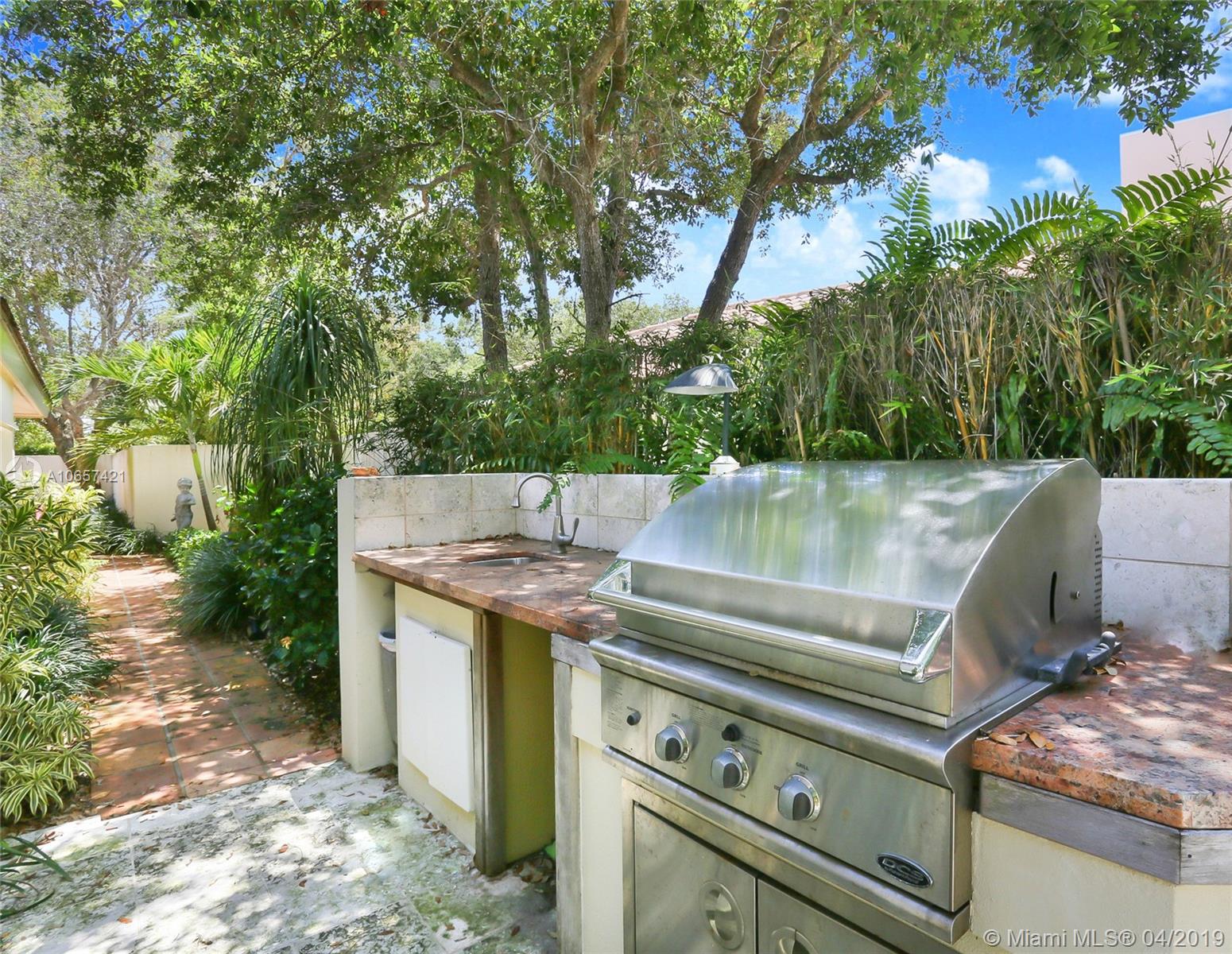 Jupiter Hills Village - Residential